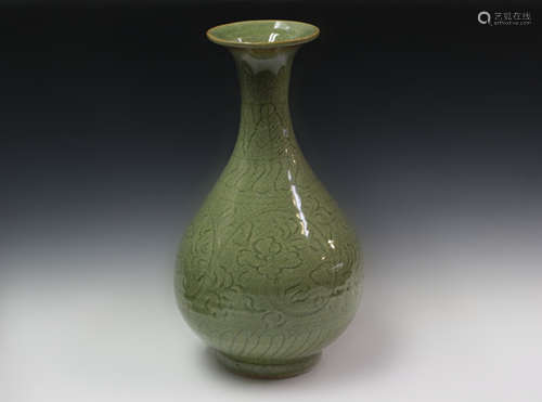 Chinese Longquan Vase