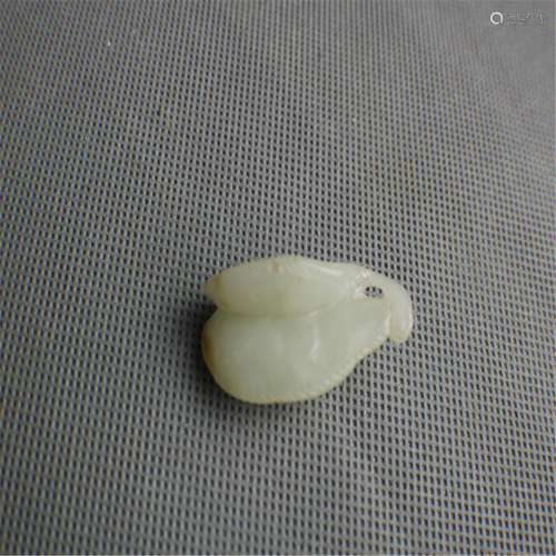 A qing dynasty jade beans