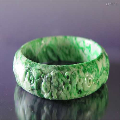 A Carved Jadeite Bangle 翡翠雕刻手镯