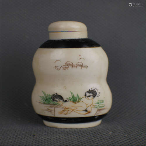 A snuff bottle