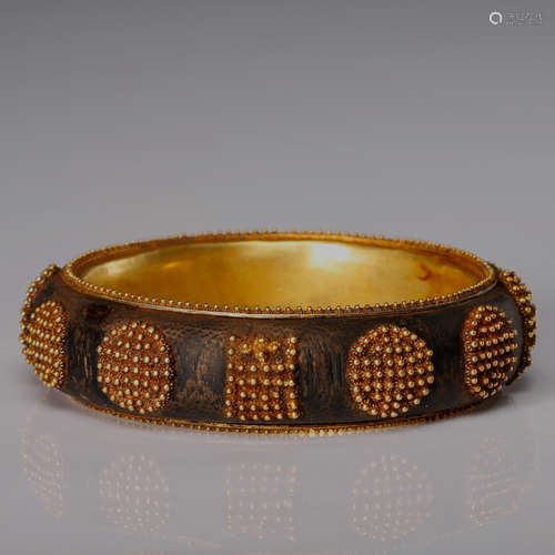 CHINESE CHENXIANG WOOD WITH GILT SILVER BANGLE