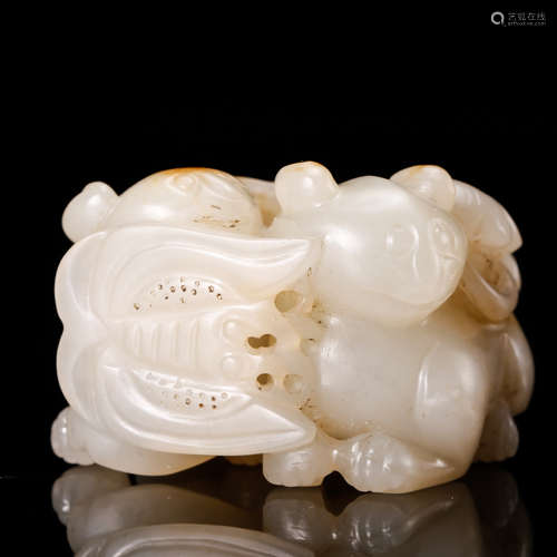 CHINESE WHITE JADE CARVED CATS AND BUTTERFLY