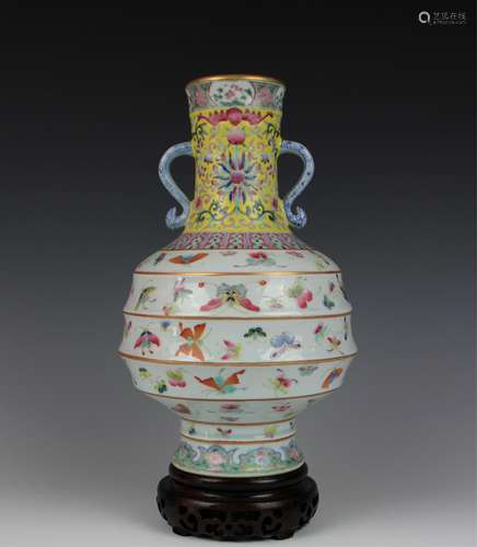 CHINESE FAMILLE ROSE PORCELAIN VASE