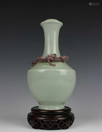 CHINESE CELADON GLAZED CHILONG VASE