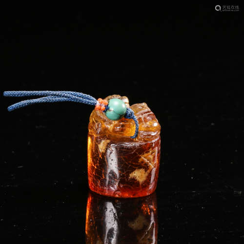 CHINESE AMBER CARVED FOOLION SEAL