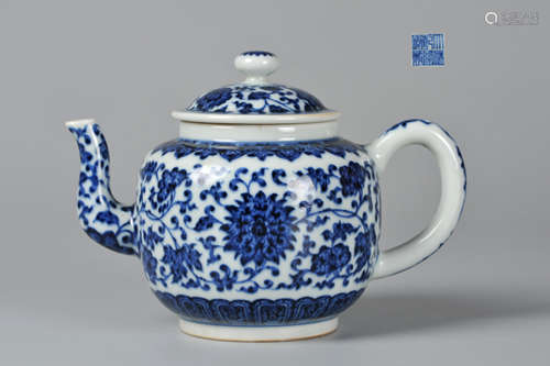 CHINESE BLUE AND WHITE TEA POT