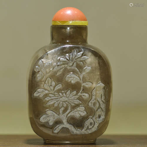 CHINESE CRYSTAL CARVED SNUFF BOTTLE