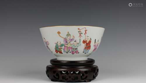 CHINESE FAMILLE ROSE PORCELAIN BOWL