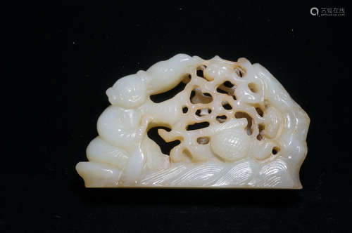 CHINESE WHITE JADE CARVED SQUIRRELS AND GRAPE