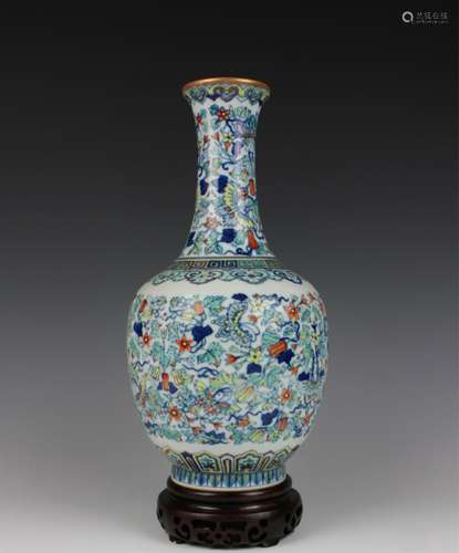 CHINESE DOUCAI PORCELAIN VASE