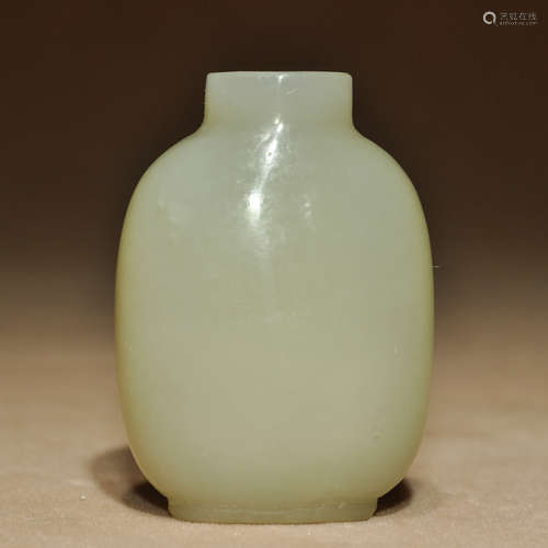 CHINESE CELADON JADE SNUFF BOTTLE