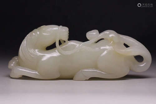 A HETIAN JADE HORSE DESIGN ORNAMENT