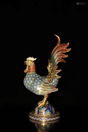 A CLOISONNE ENAMEL GILT BRONZE CHICKEN DESIGN ORNAMENT