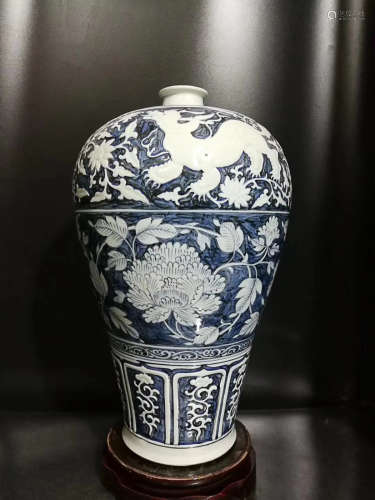 A YUAN DYNASTY BLUE&WHITE FLORAL PATTERN MEI VASE