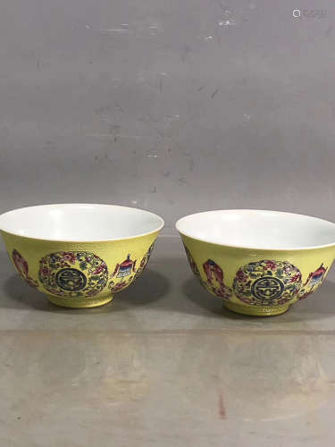 A PAIR OF YELLOW GLAZE FAMILLE ROSE 