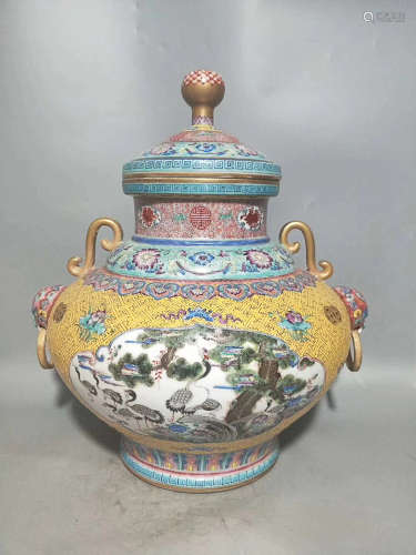 A FAMILLE ROSE GILDED FLORAL& BIRD PATTERN JAR WITH CAP