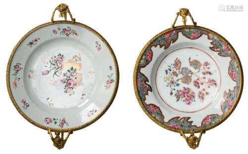 Two Chinese gilt brass mounted famille rose export porcelain dishes, 18thC, H 14 - ø 32 cm
