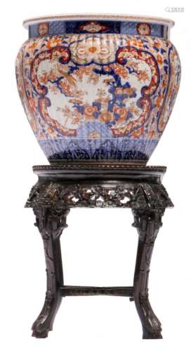 A Japanese Imari rubbed jardiniere, Edo period; added a Chinese carved wooden stool with marble top, H 49 - ø 43 - 45 cm