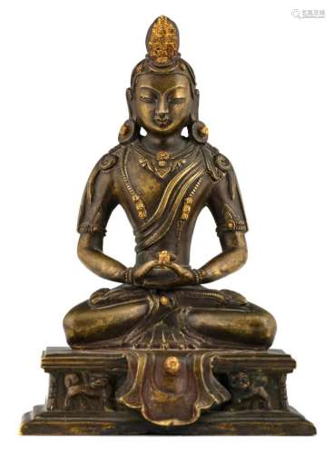 A Sino-Tibetan bronze seated Buddha, gilt decorated and with traces of polychromy, H 15,4 cm