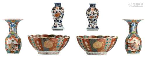 A pair of Japanese Imari floral decorated lobed bowls, marked, Meiji; added two pairs of ditto vases, one pair marked, H 18,5 - 21,5 - ø 25,5 cm