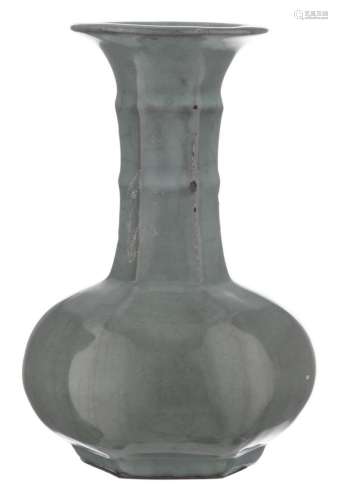 A Chinese Guan type celadon hexagonal bottle vase, Yuan - Ming, H 23,5 cm
