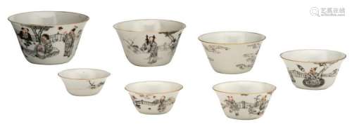 A set of Chinese encre de Chine and gilt decorated bowls, decorated with Immortals and their servants in a garden, Daoguang seal mark and period, ø 6,5 - 11 cm