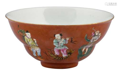 A Chinese iron red ground famille rose bowl, decorated with the Eight Immortals, marked Xuantong, H 8 - ø 17,5 cm