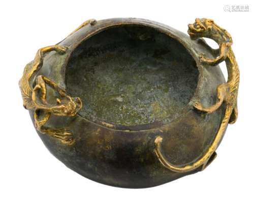 A Chinese bronze and gilt bronze chilong relief decorated waterpot, marked, H 4,5 - ø 11 cm