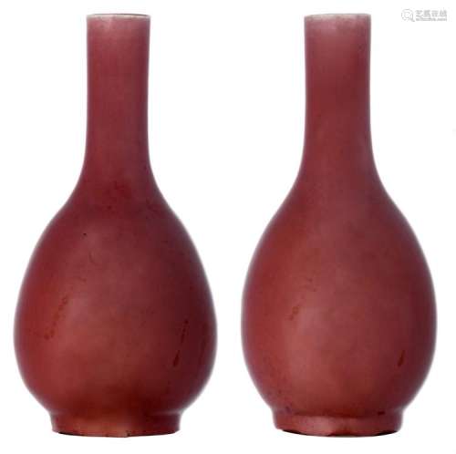A pair of Chinese peach blossom bottle vases, H 23 - 23,5 cm