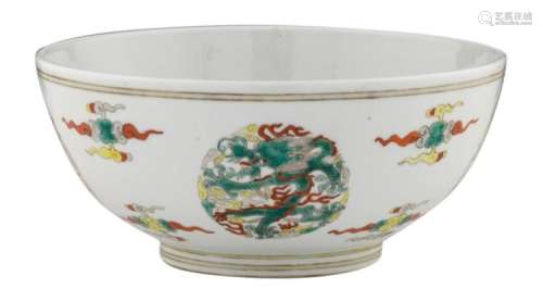 A Chinese famille verte bowl, overall decorated with dragons amid clouds, with a Kangxi mark, H 8,5 - ø 18,5 cm