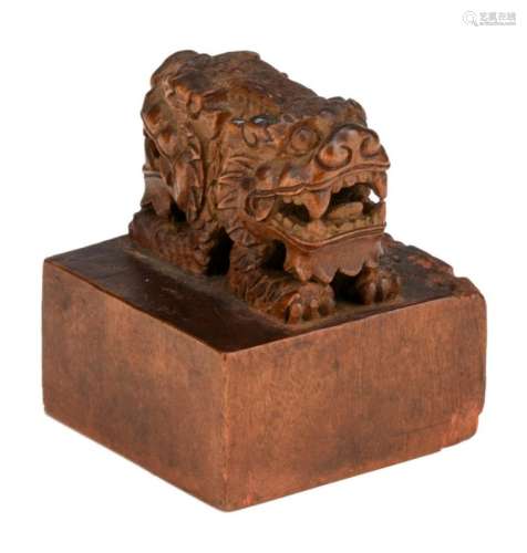 A Chinese fine carved wooden dragon relief decorated seal, H 4,5 cm