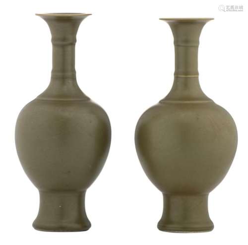 Two Chinese tea dust glazed vases, with a Yongzheng mark, H 26 - 27 cm