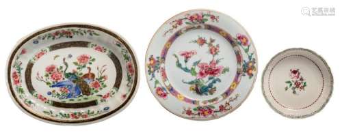 Two Chinese famille rose floral decorated export porcelain plates and a ditto dish, the oval plate gold decorated, the roundel painted with peacocks, butterflies and flower branches, 18thC, L 26 - ø 14 - 22 cm