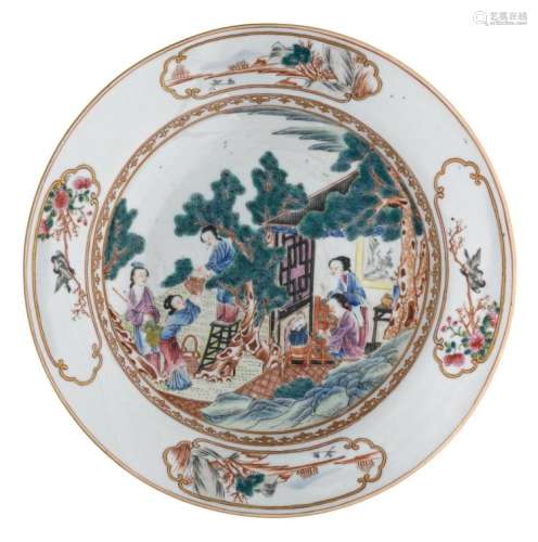 A Chinese famille rose export dish, decorated with ladies in a garden and a pavilion, ø 22,5 cm