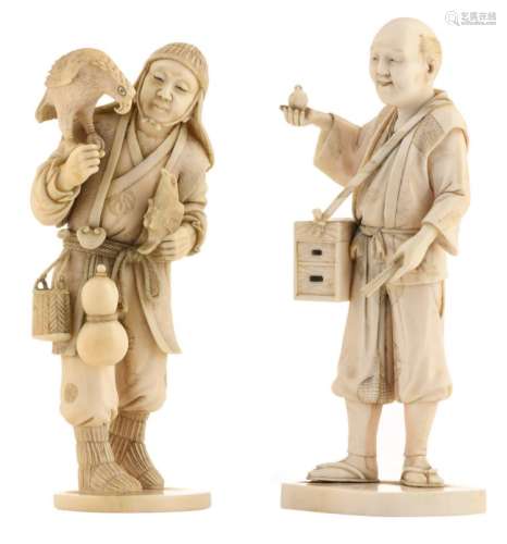 Two Japanese ivory okimono, depicting a falconer and a bird salesman, Meiji and period, partially tinted, marked, H 14 - 15 cm, weight: 330g