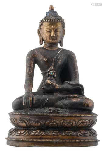 A Sino-Tibetan patinated bronze seated Buddha, with precious stone inlay, with traces of polychromy, H 16 cm