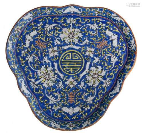 A Chinese blue ground polychrome pattipan, decorated with flowers, bats and various Shu symbols, about 1900, ø 27,5 cm