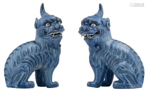 A pair of decorative Chinese blue and white Fu lions, H 40,5 cm