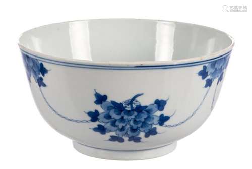 A Chinese blue and white floral decorated bowl, marked Kangxi and period, H 9,5 - ø 18 cm