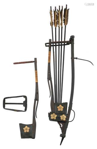 Two Edo period samurai shiko (quivers and arrows), H 89 cm