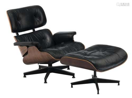 A Herman Miller production Eames rosewood lounge chair and ottoman, H 44 - 81,5 - W 65,5 - 83,5 - D 52,5 - 86 cm