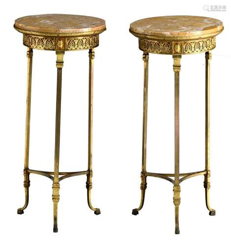 Two Neoclassical brass stands with brèche d'Alep marble top, H 80 cm