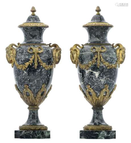 A pair of 20thC Neoclassical vert de mer marble gilt bronze mounted cassolettes, H 52 cm