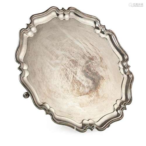 A large circular salver Width: 45.5cm, weight: 88oz