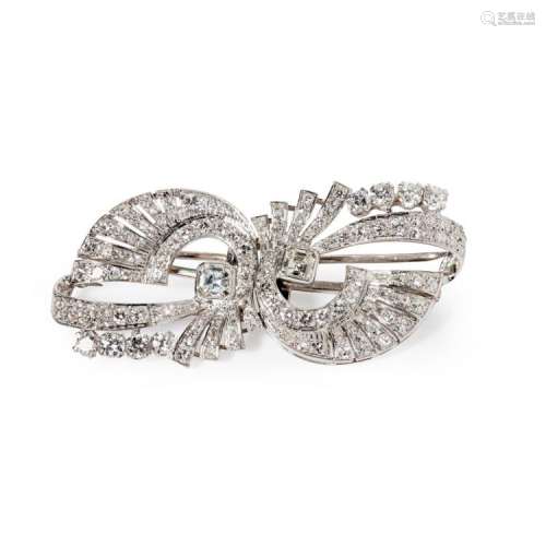 A diamond set double-clip brooch Length: 53mm
