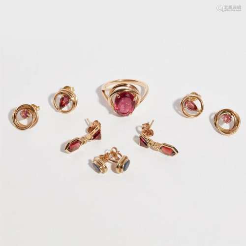 A collection of jewellery Ring size: Q