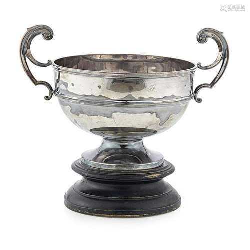 A twin handled rose bowl Width (bowl): 20cm, weight: 29oz