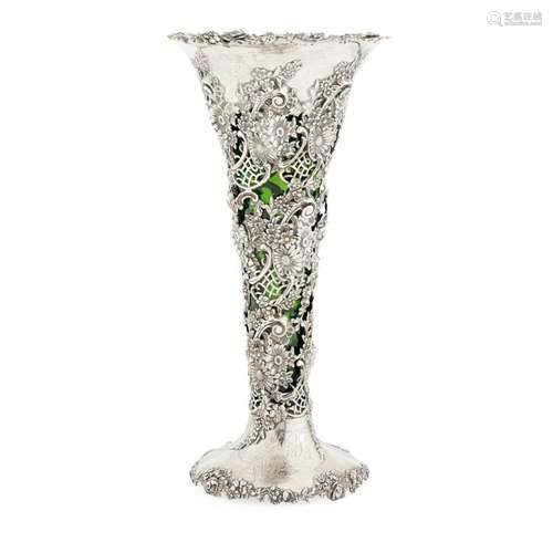 A large American centrepiece vase Height: 35.5cm, weight: 19oz