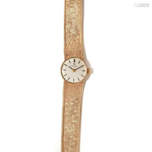 A lady's 9ct gold wrist watch, Omega Case diameter: 17mm, dial diameter: 15mm