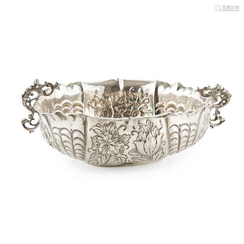 A Victorian small Dutch style silver bowl Width: 17cm, weight: 6oz